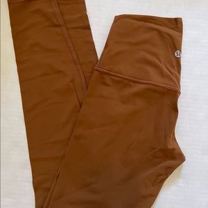 Lululemon Size 4 Aligns